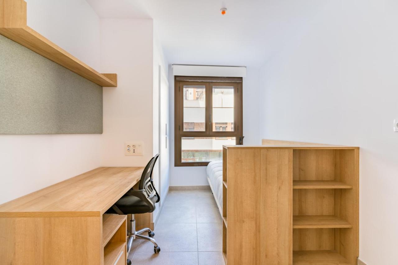 Micampus Avenida Del Puerto - Residencia De Estudiantes Apartment Valencia Exterior photo